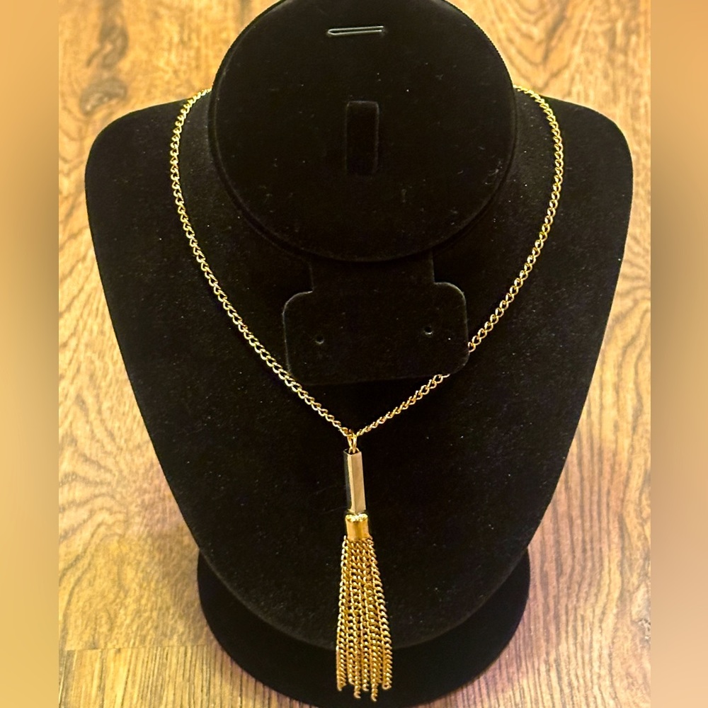 Ladies Gold Tone Dangling Pendant Necklace - Picture 1 of 3
